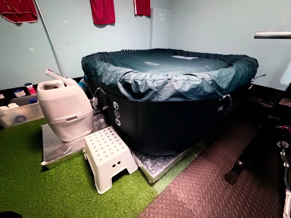 Lay z spa hot tub - Image 4