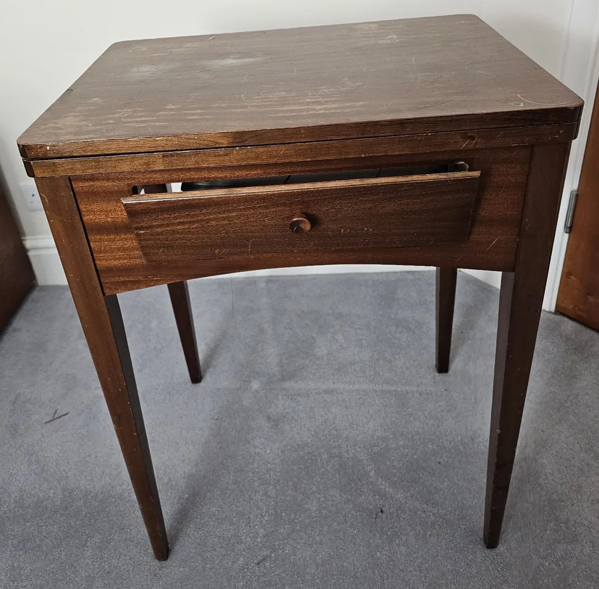 Electric Singer Sewing Machine - Image 1