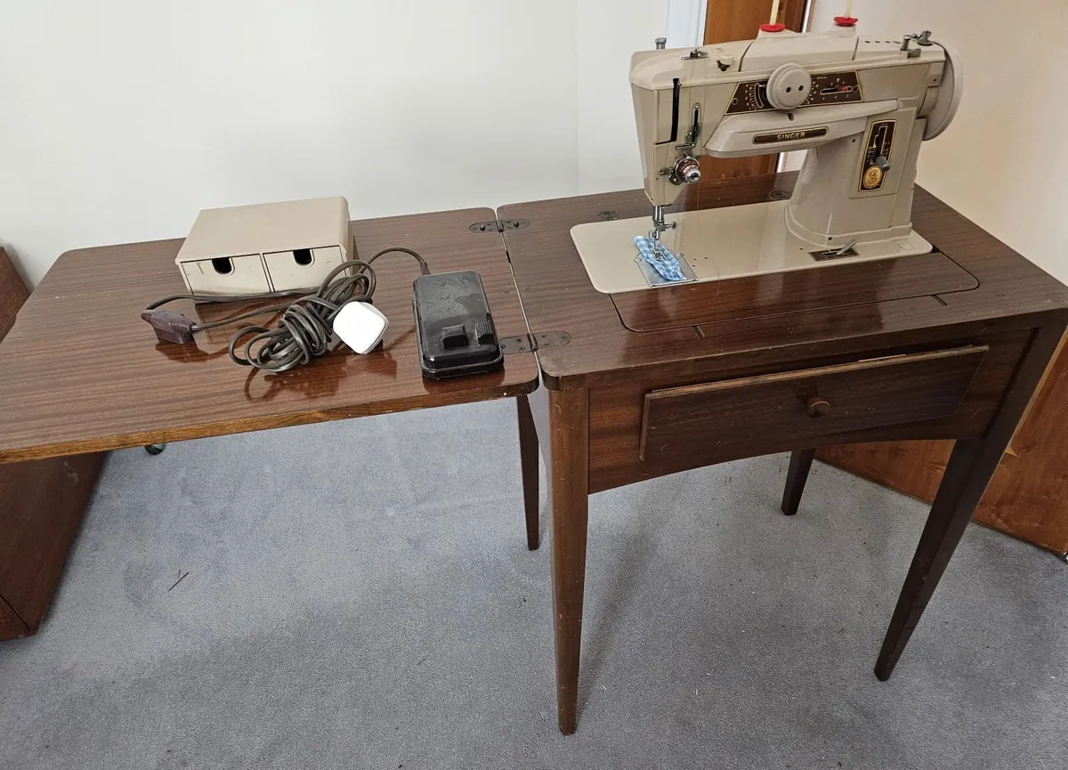 Electric Singer Sewing Machine - Image 4