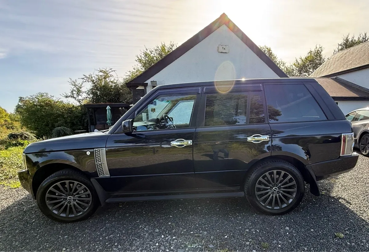 Range Rover Vogue 3.6 TD6 V8 Crewcab - Image 1