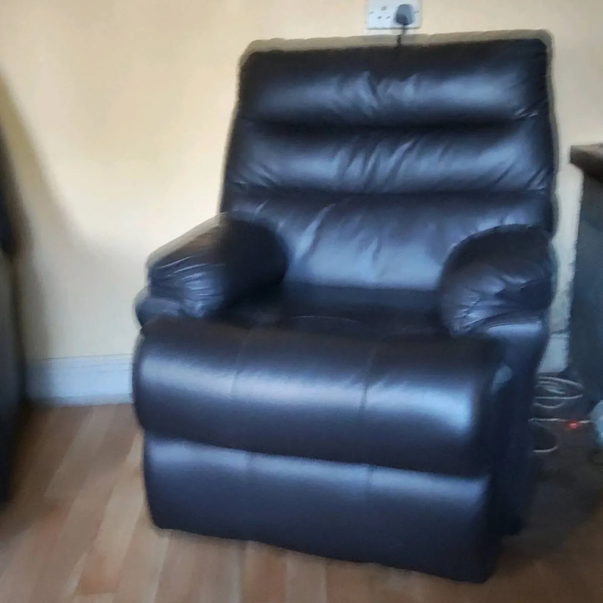 Pair of Reclining Armchairs. - Image 2