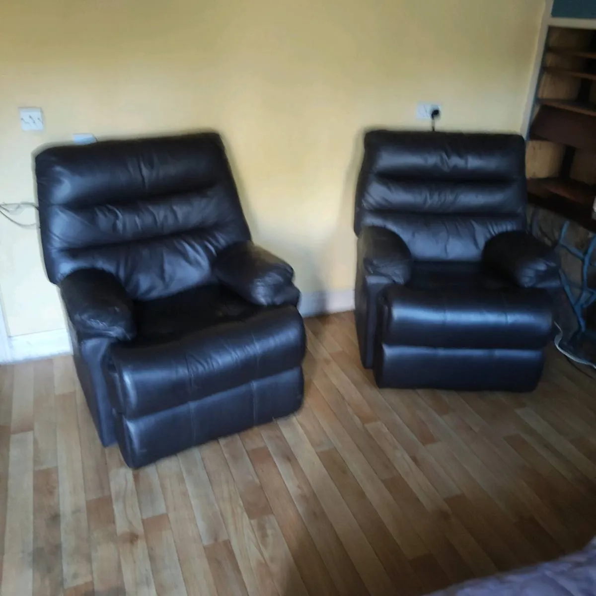 Pair of Reclining Armchairs. - Image 3