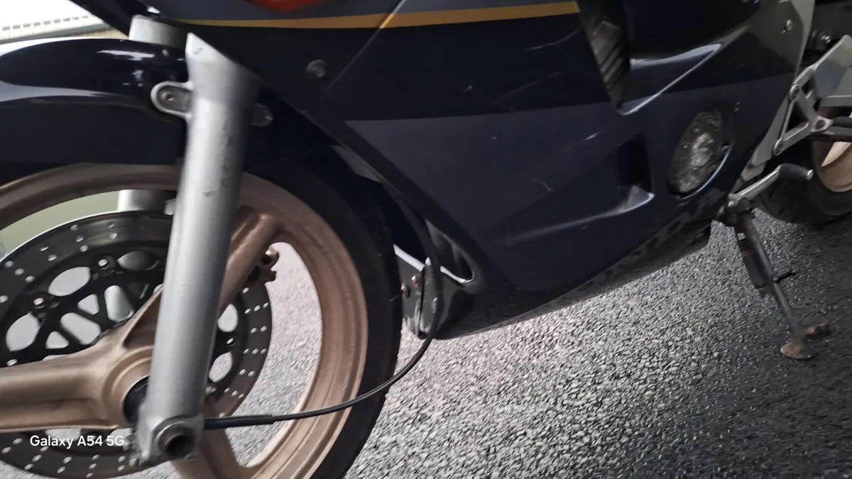 CBR 250 R - Image 2