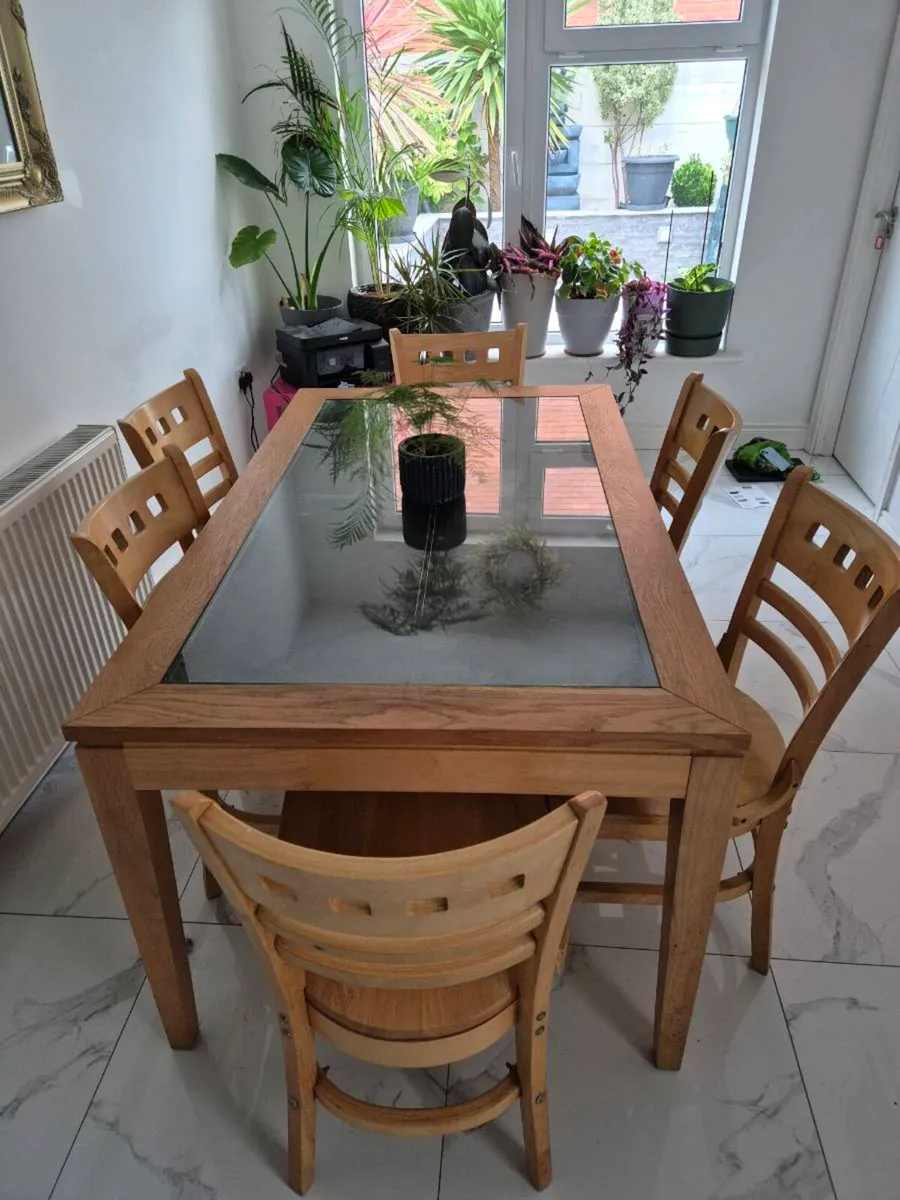 Dining table - Image 1