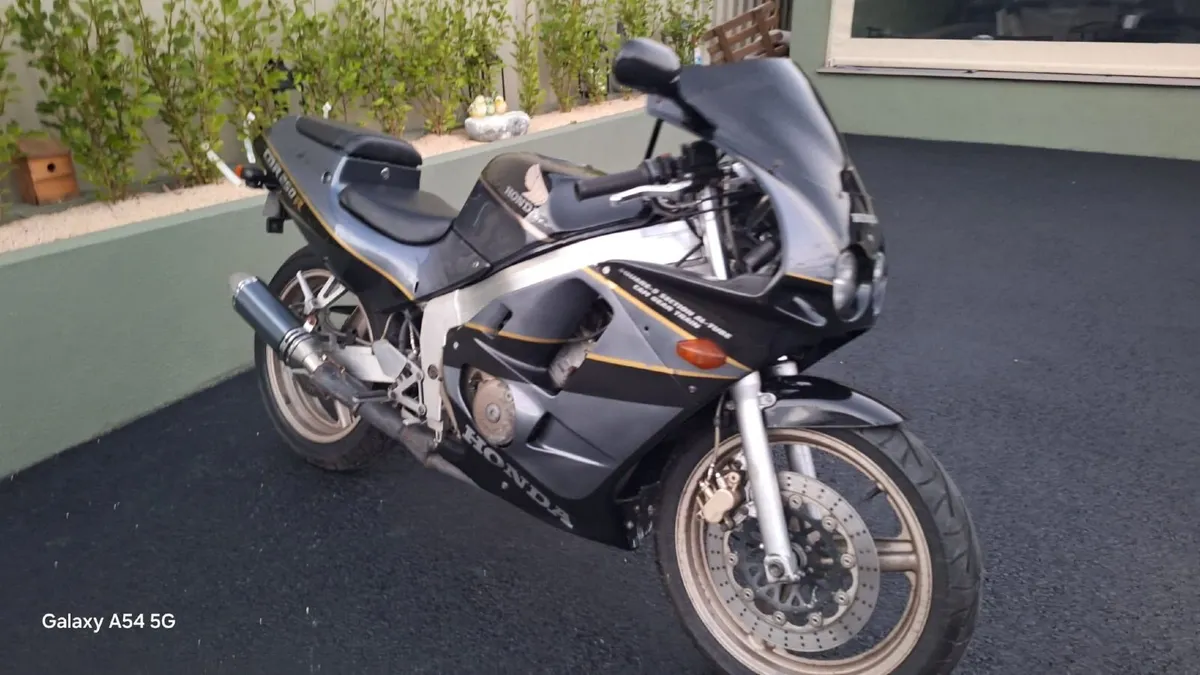 CBR 250 R - Image 1