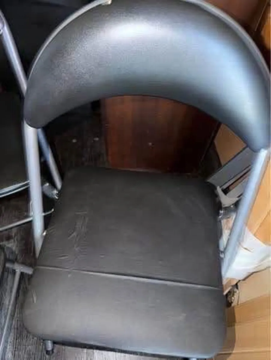 Foldable 4 chairs - Image 2