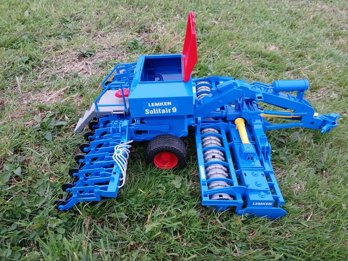 Tractor and and Farming set - Image 4