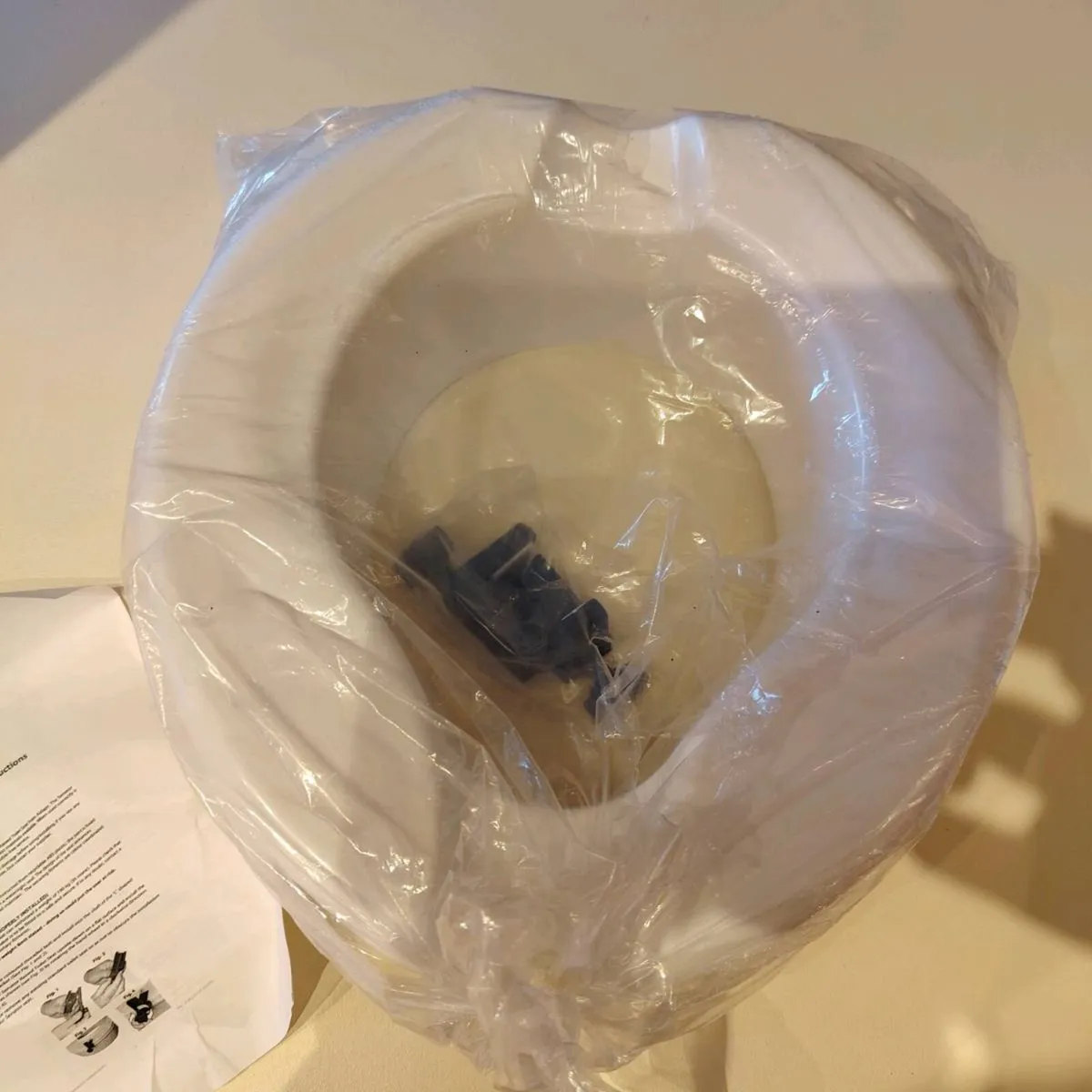 Raised toilet seat - Image 1