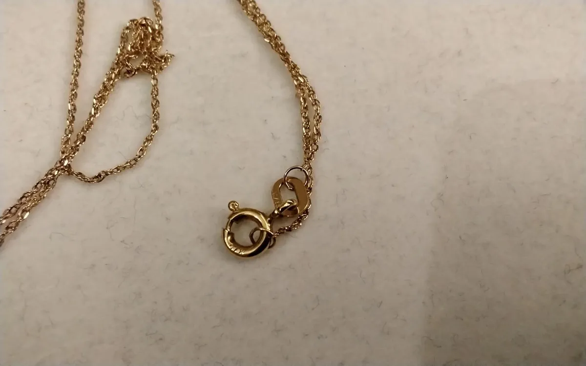 9ct gold white topaz cross pendant with chain 20" - Image 4