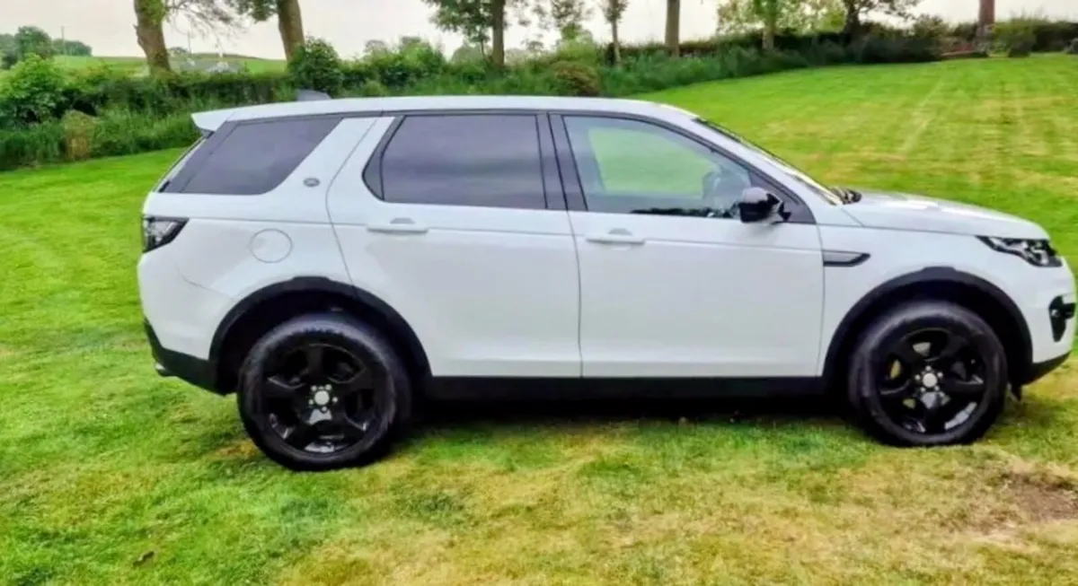 2017 Land Rover Discovery Sport 2.0 TDI Pure. - Image 3