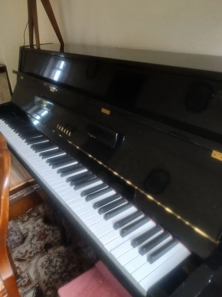 Yamaha E108 piano - Image 1