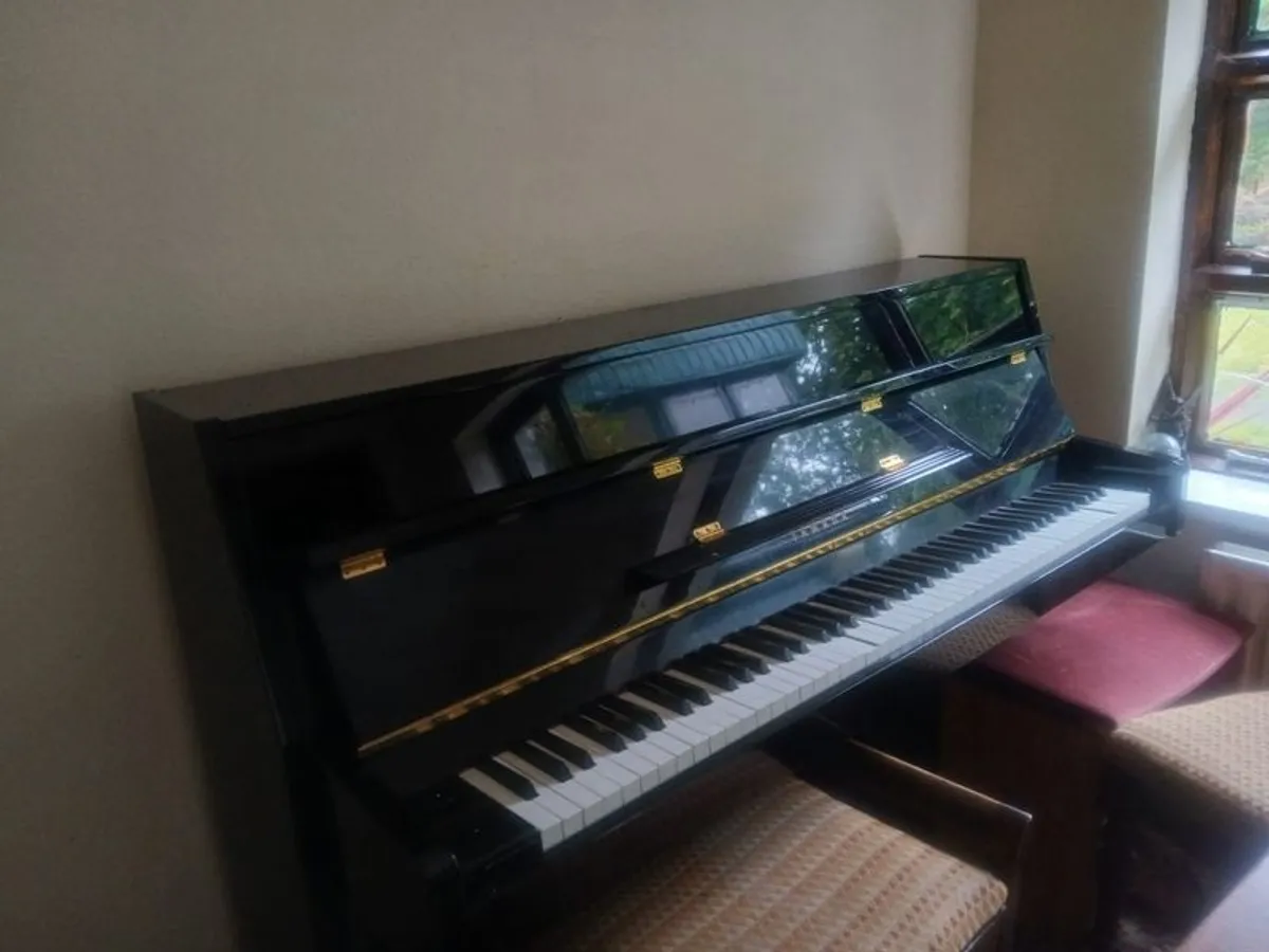 Yamaha E108 piano - Image 2