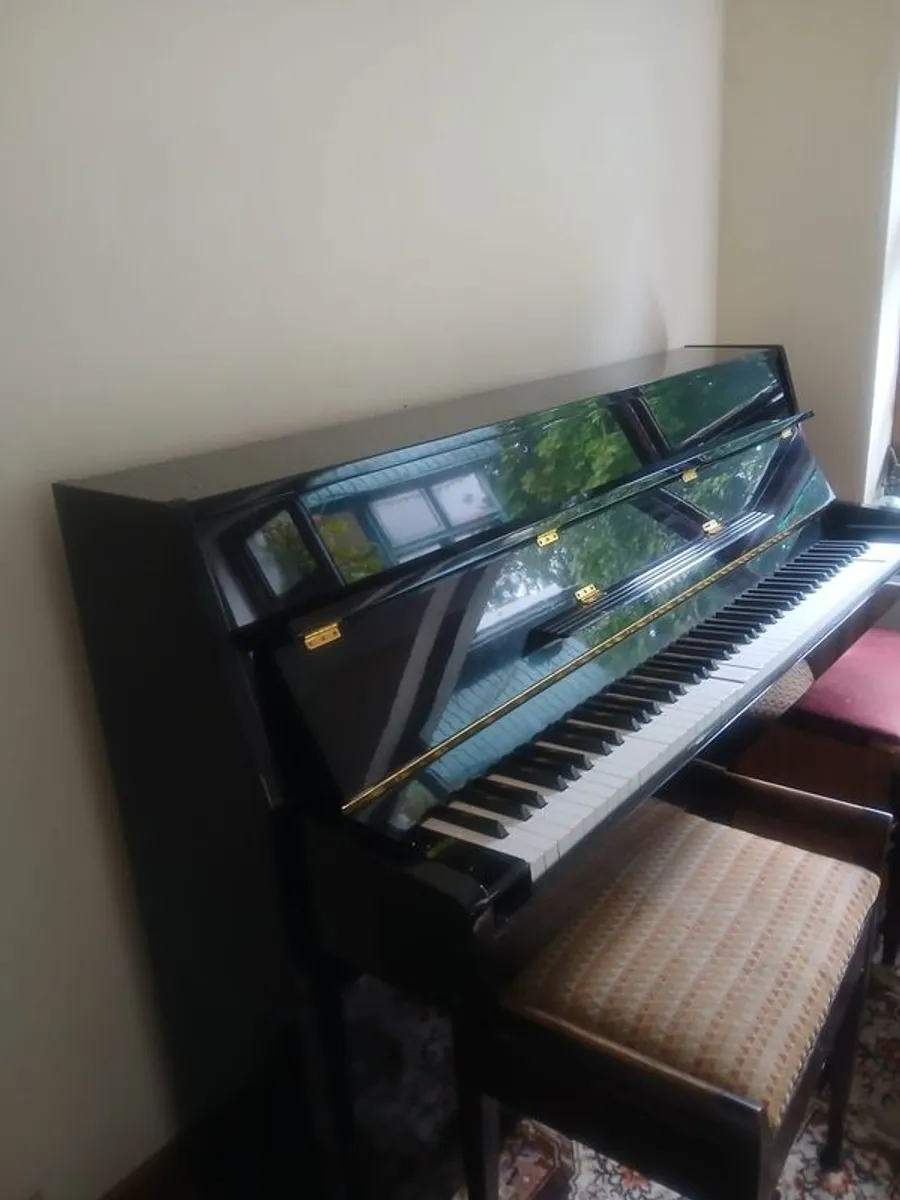 Yamaha E108 piano - Image 3