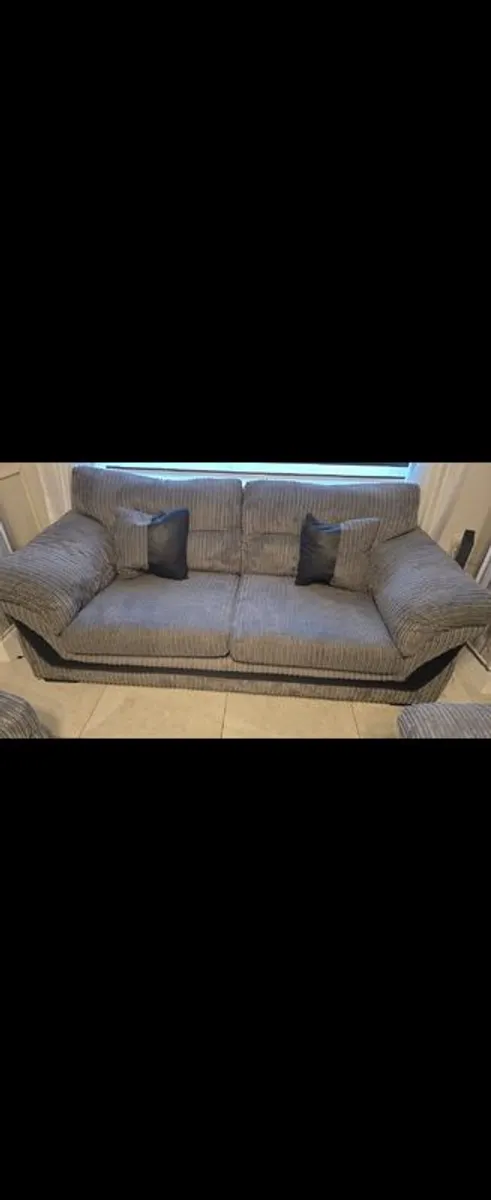 Zana 3&2 sofas Grey plus 2 console. Tables - Image 3