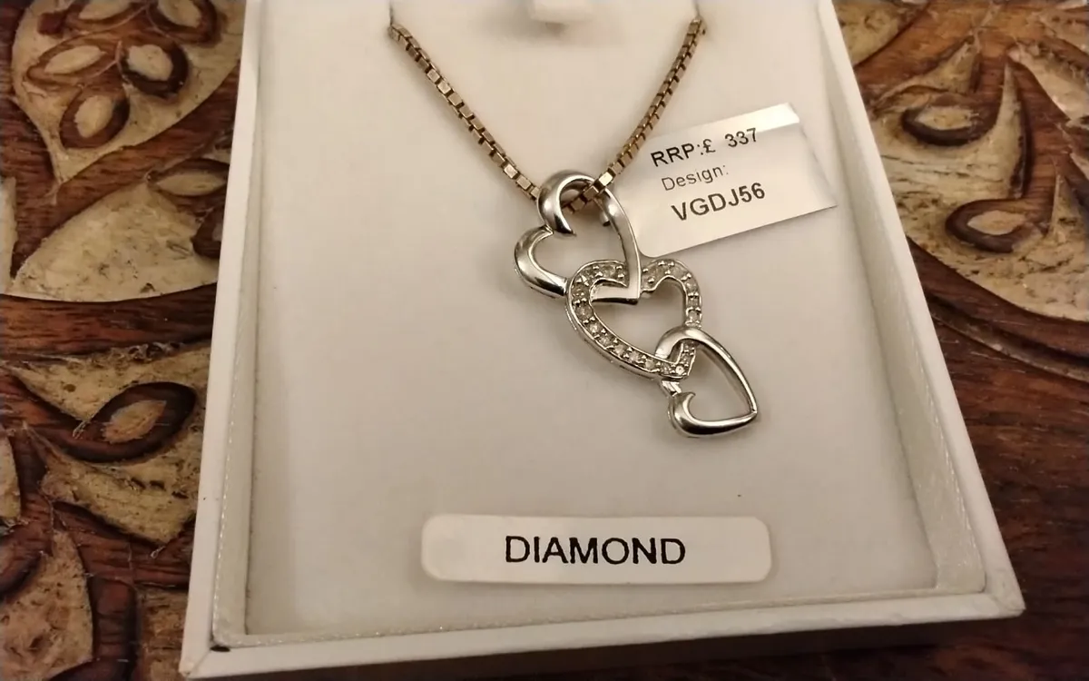 Diamond 0.30ct triple interlock hearts pendant 18" - Image 2