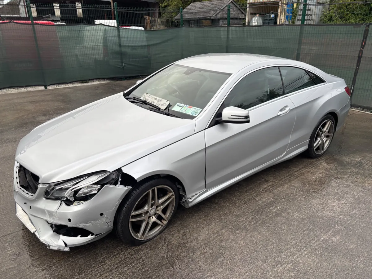132 Mercedes E-Class  Coupe  E220  Amg Sport Autom - Image 2