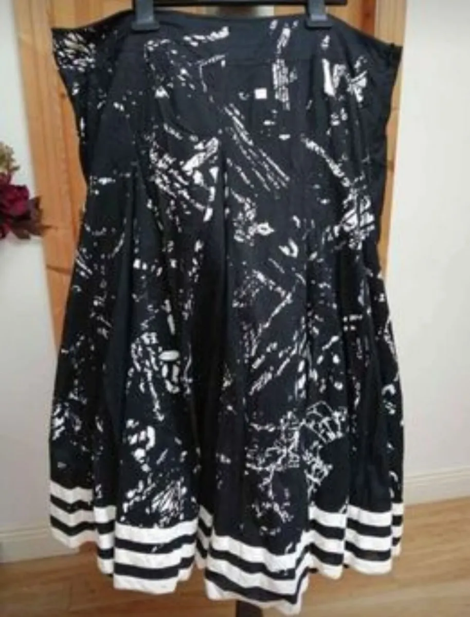 Ladies WFST Black and white cotton fully lined ski - Image 2