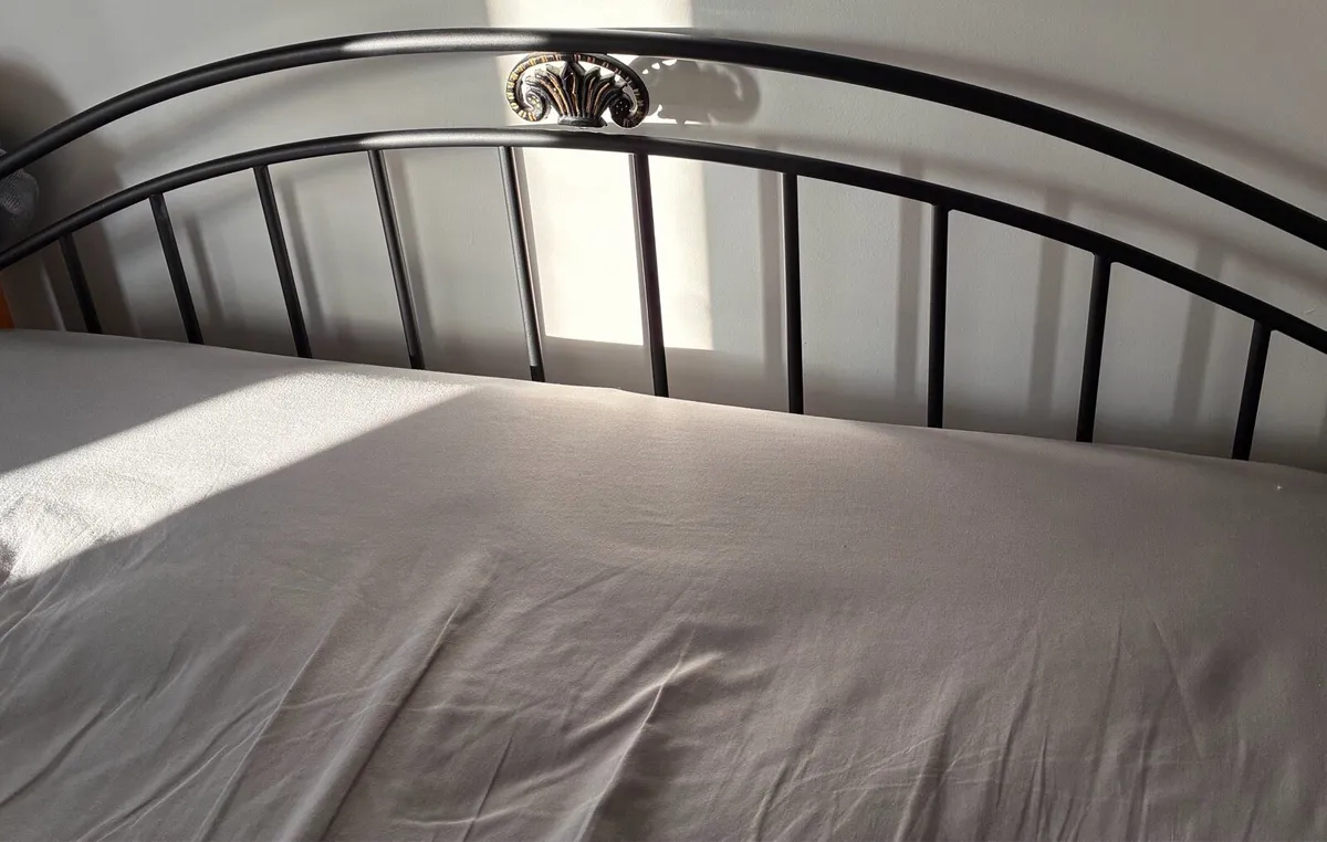 Black bed frame - Image 2