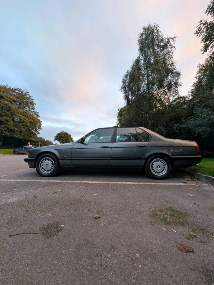 BMW E32 730i - Image 2