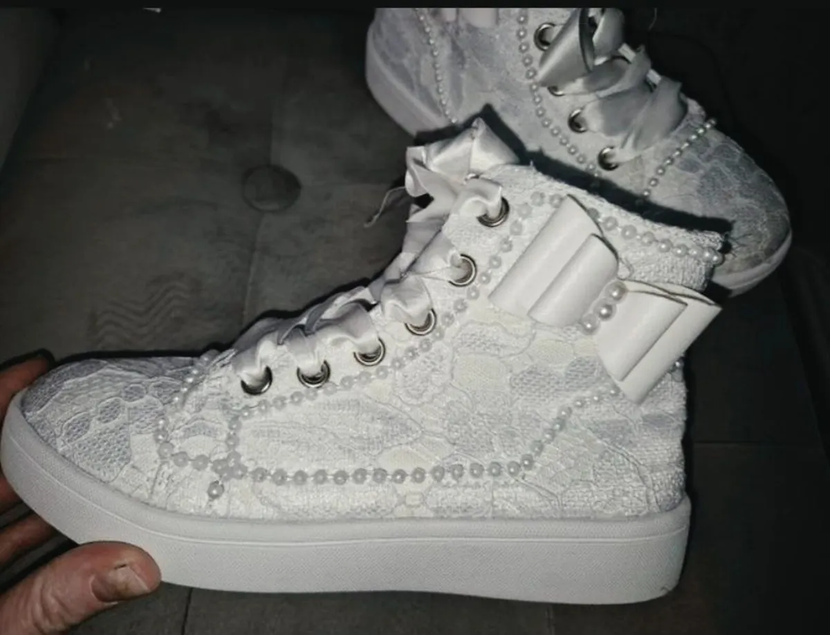 Kids runners Size 1 - Image 2