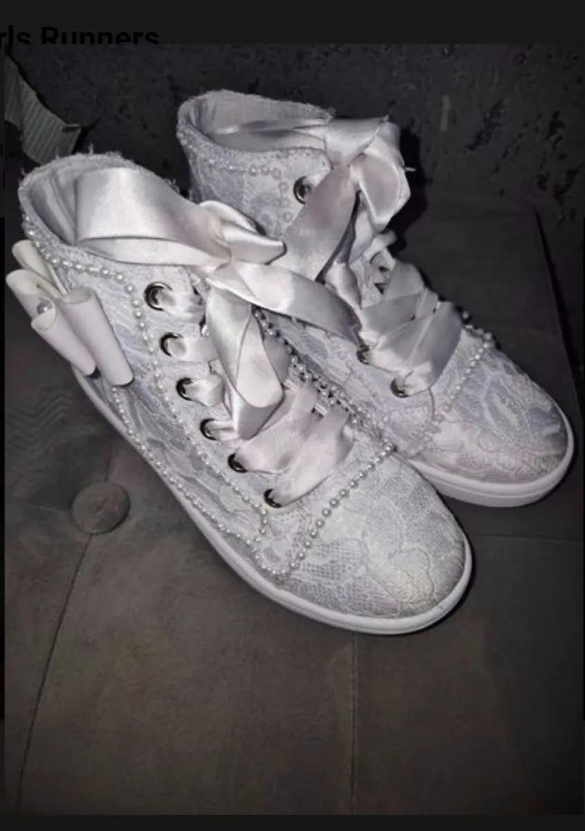 Kids runners Size 1 - Image 3