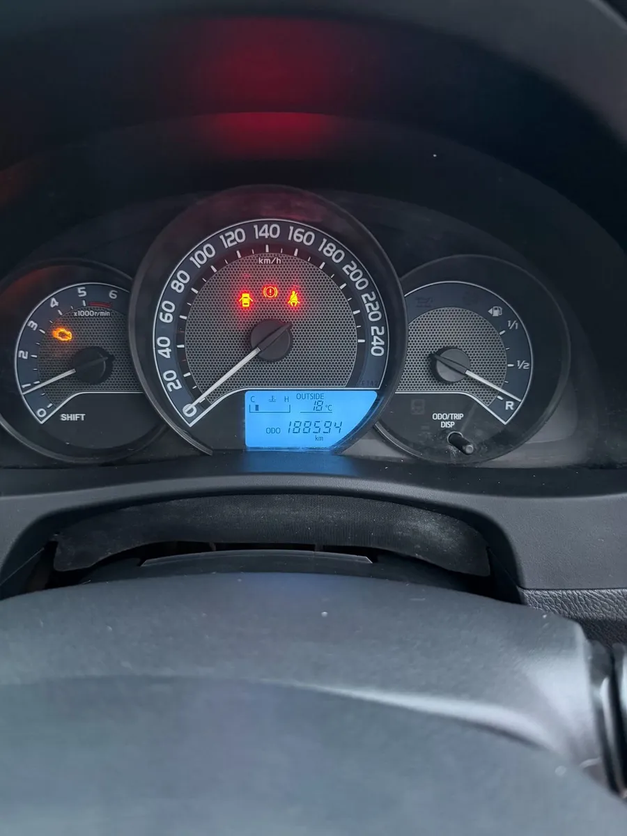 Toyota Auris 2014 - Image 3