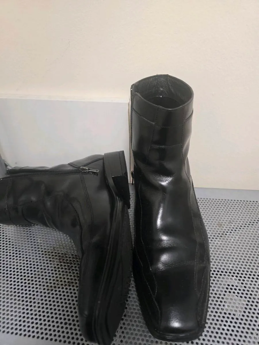 3 pairs of men's shoes, size 8 (or 42), in excelle - Image 2