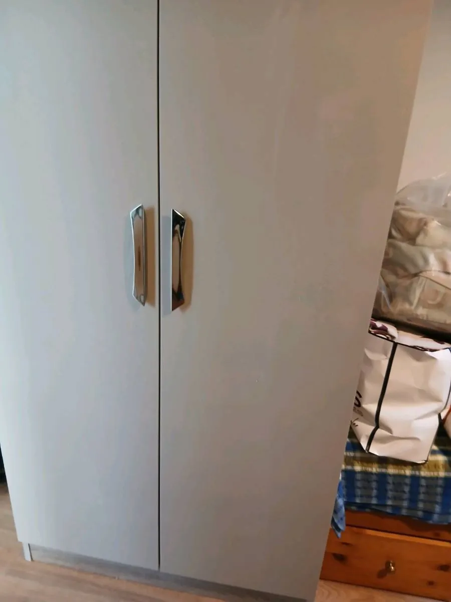 2 DOOR WARDROBE - Image 1
