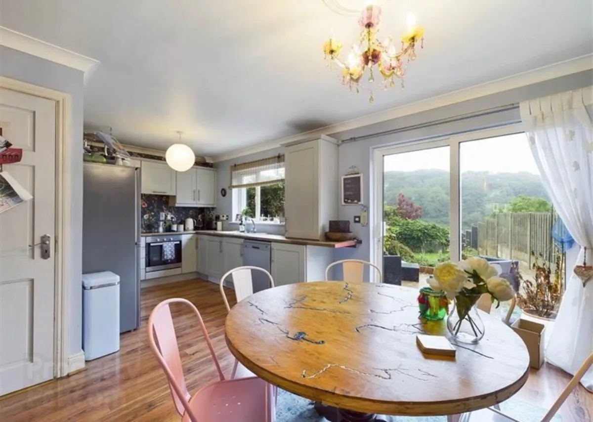 Dining table - Image 1