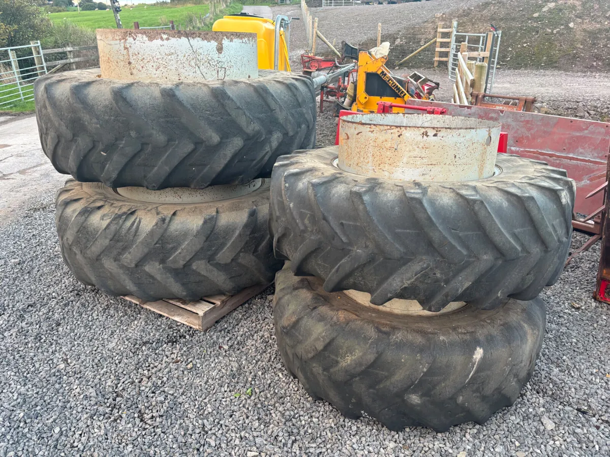 Stock dual wheels - Image 1