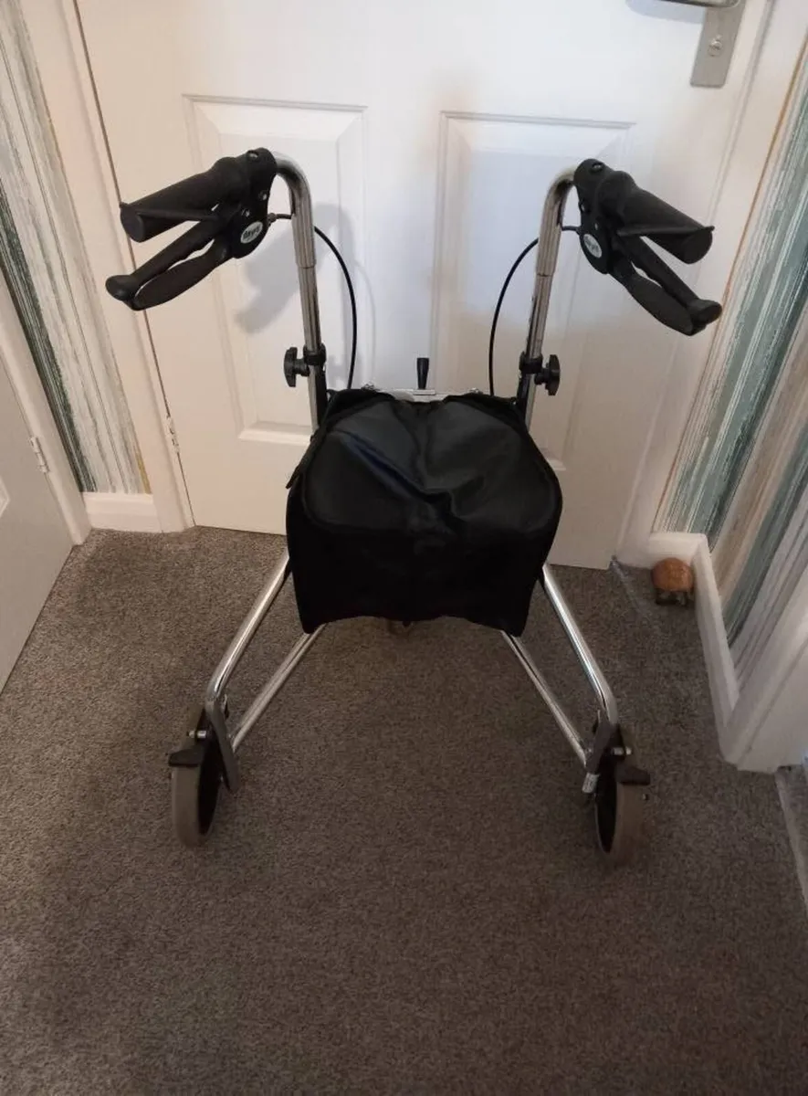1/2 Price - Rollator walking aid with bag - Image 3