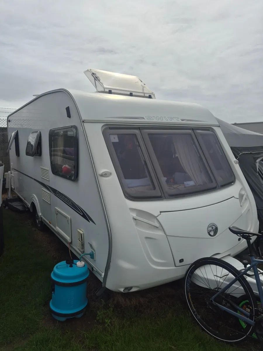 2007 swift charisma 555 fixed bed - Image 1