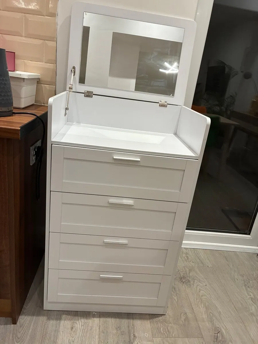 White, 4 drawer chest of drawers with mirror - Image 1