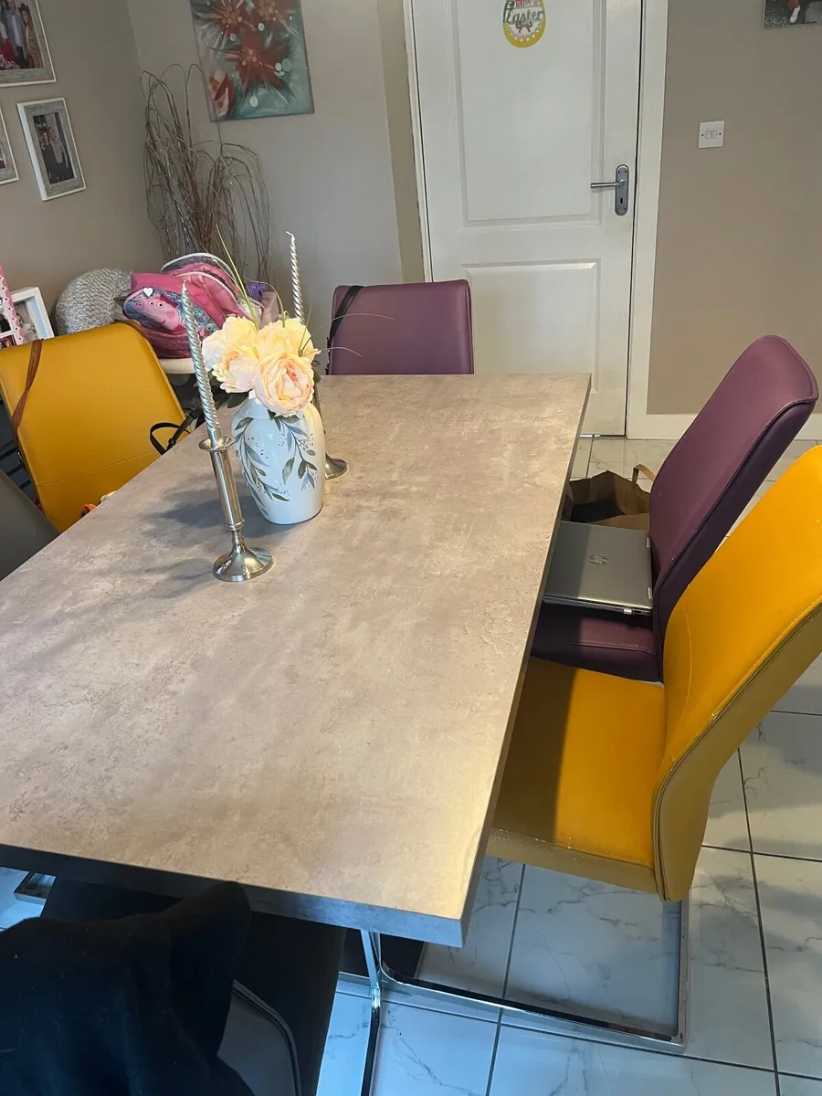 table and chairs - Image 1
