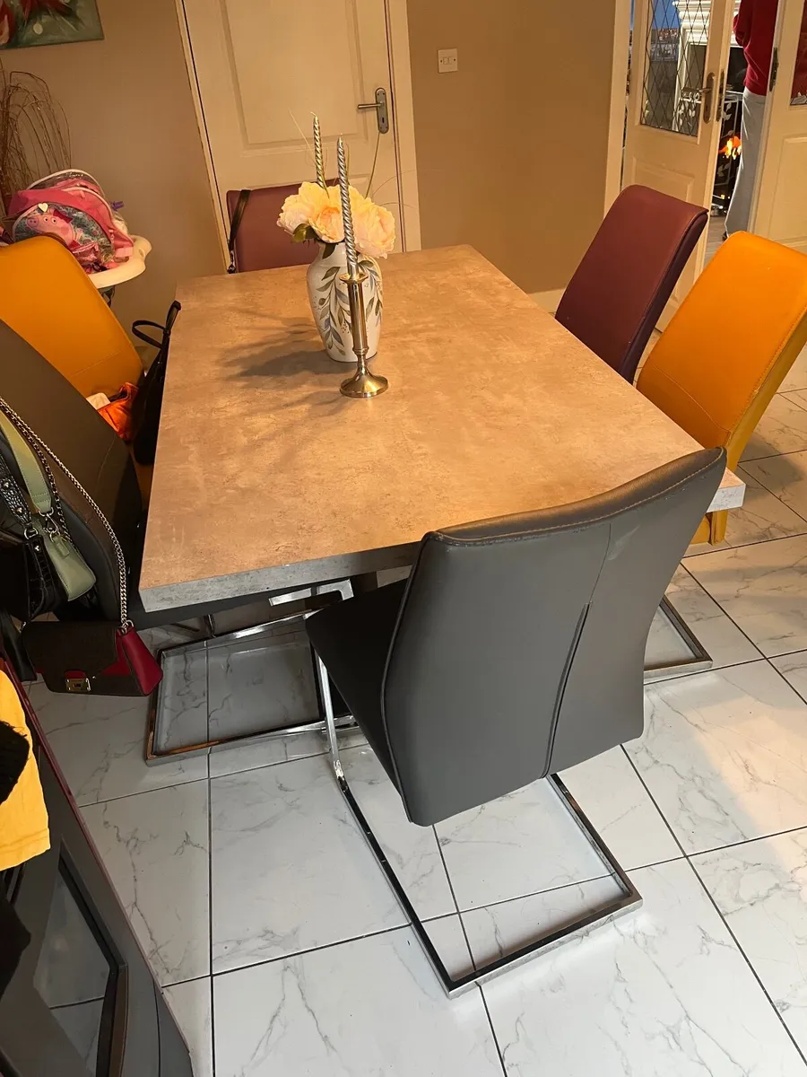 table and chairs - Image 2