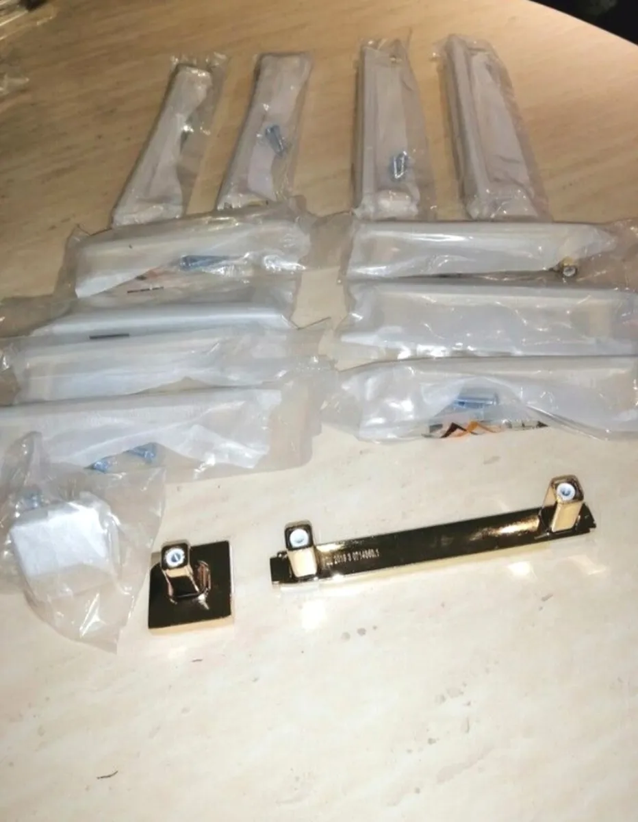Set of Handles - Image 3
