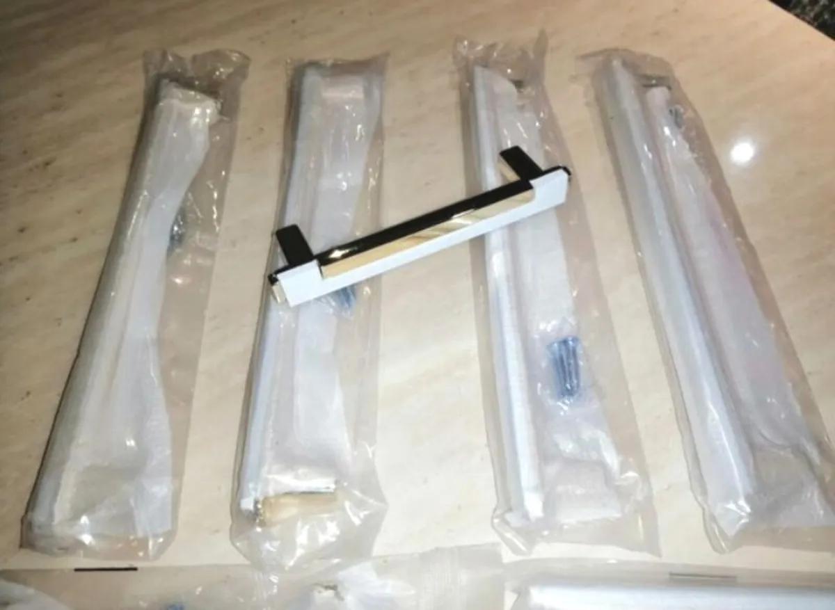 Set of Handles - Image 4