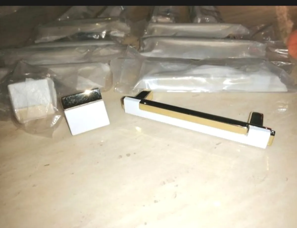 Set of Handles - Image 2