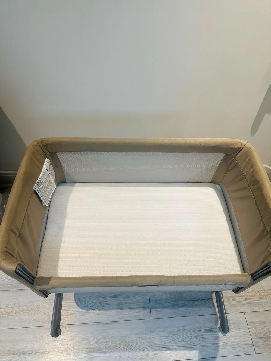 Bedside cot - Image 1