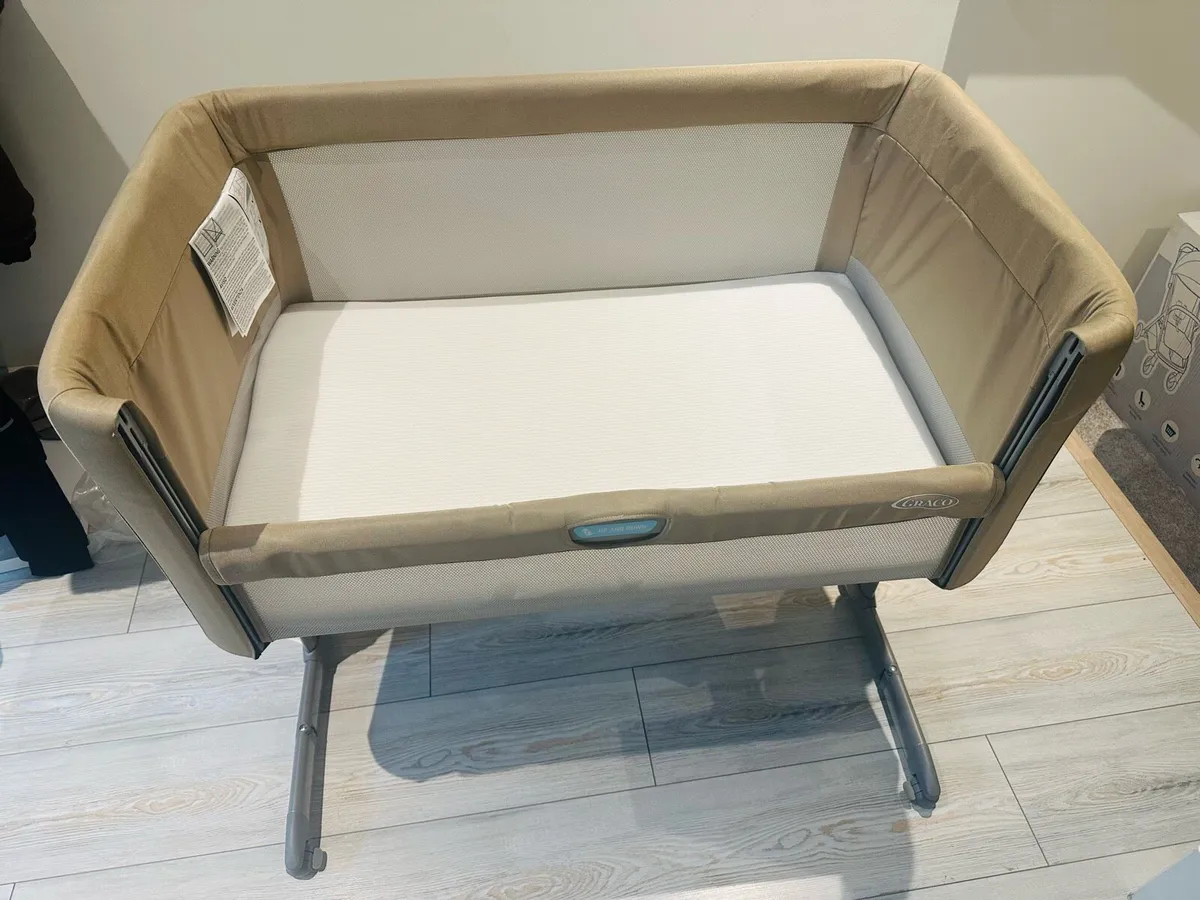 Bedside cot - Image 2