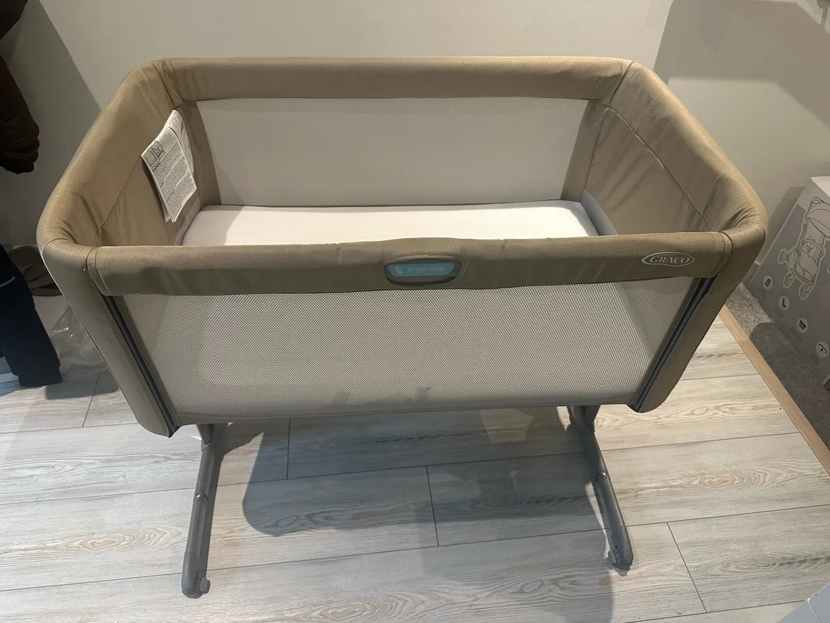 Bedside cot - Image 3