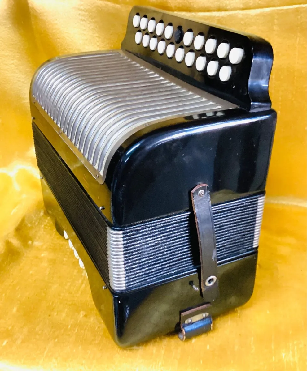 HOHNER B/C DOUBLE RAY BLACK DOT BUTTON ACCORDION - Image 2