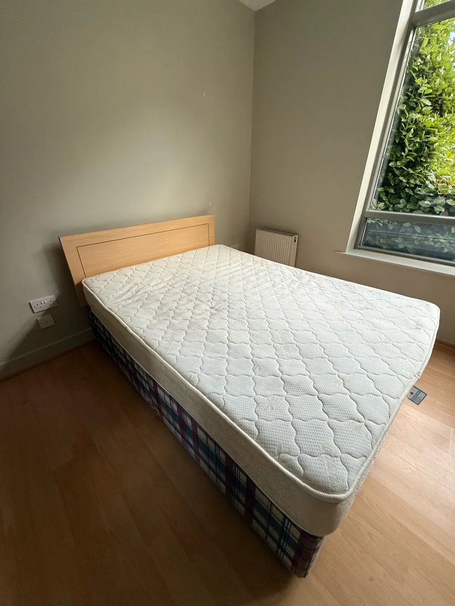 Double bed - Image 1