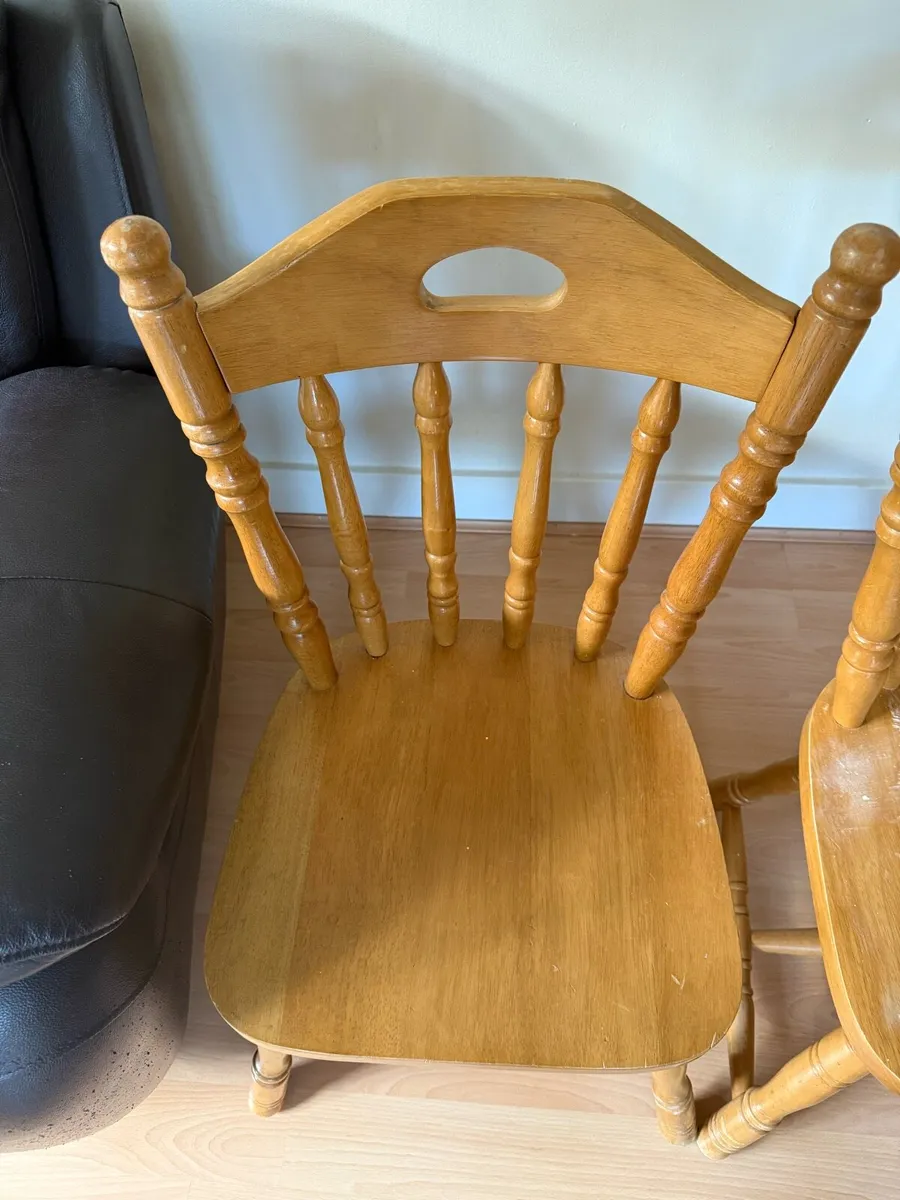 Four wooden chairs - Image 3