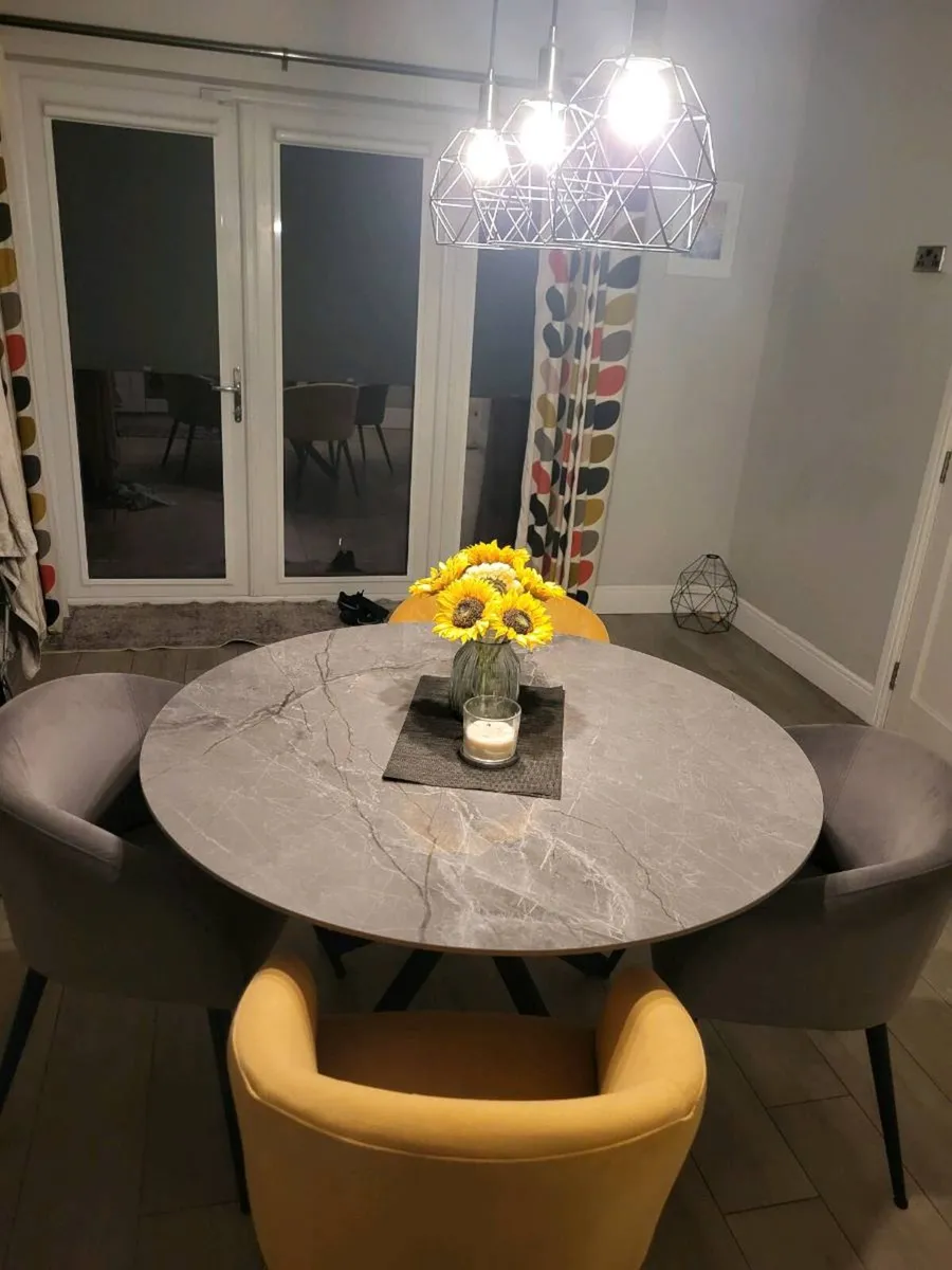 Dining table and 4 chairs - Image 1