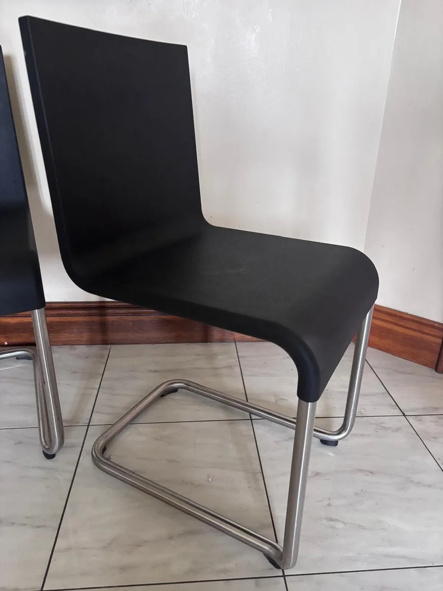 Set of 6 vitra 05vdesign chairs - Image 3
