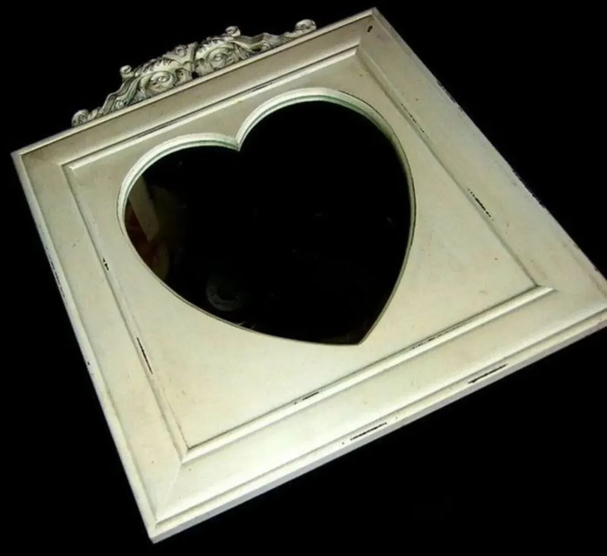 Vintage Shabby Chic Wooden Heart Mirror - Image 4