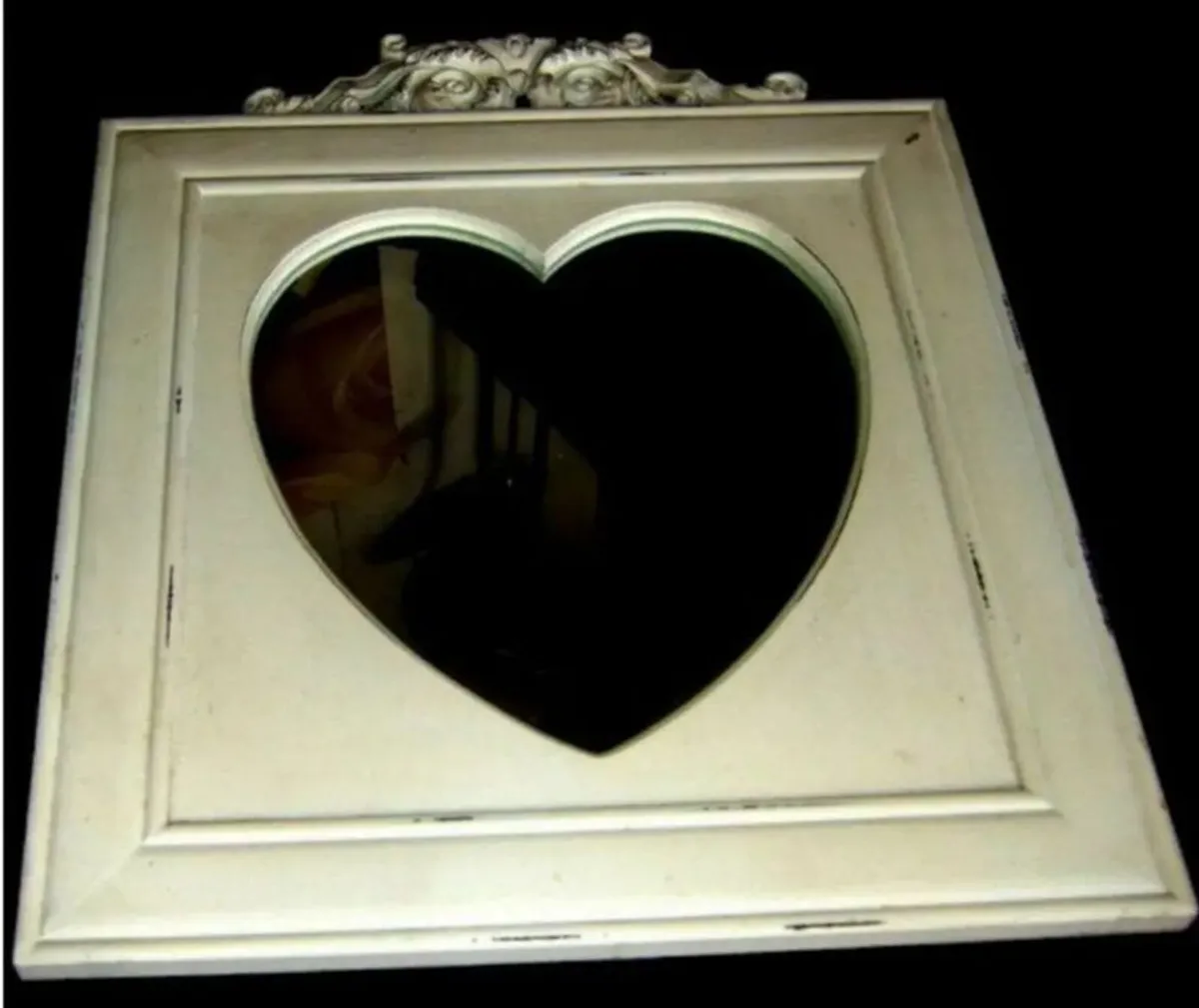 Vintage Shabby Chic Wooden Heart Mirror - Image 2