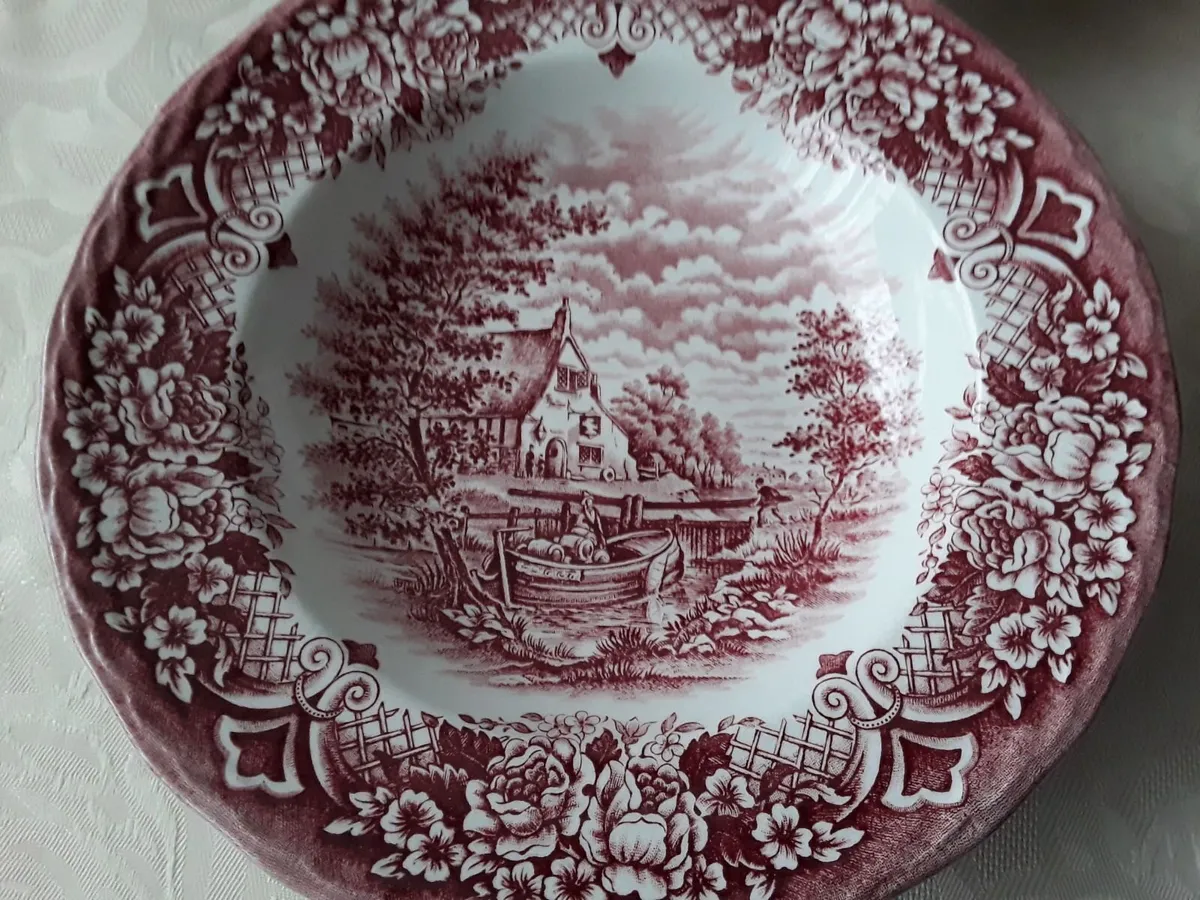 Six lovely stew or soup bowls collectible - Image 4