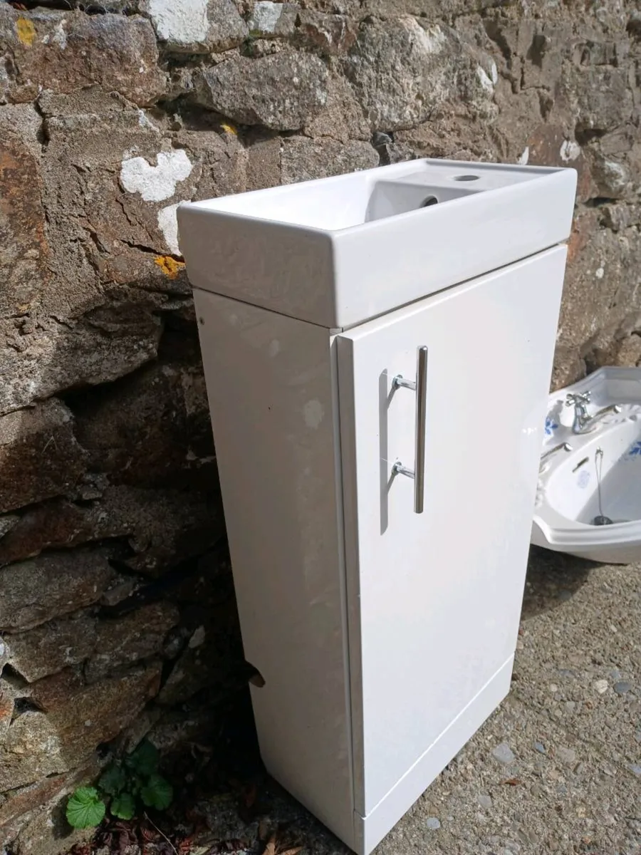 Small sink - Image 1